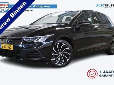 Zwart Occasion 2023 VW Golf VIII Life Hatchback | € 19.950 (Eerlijke prijs)