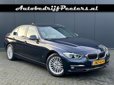 Blauw Gebruikt 2016 BMW 330 Luxury Line Sedan | € 21.950 (Eerlijke prijs)