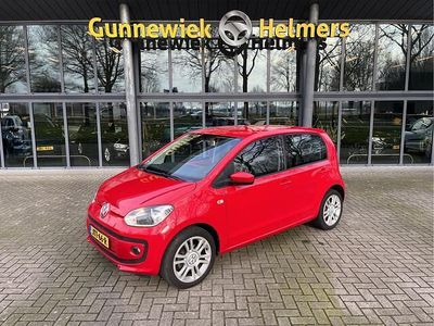 Rood Occasion 2013 VW up! high up! Hatchback | € 8.650 (Eerlijke prijs)