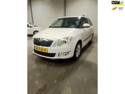 Wit (metallic) Occasion 2012 Skoda Fabia Ambition Stationwagen | € 2.999 (Goede deal)