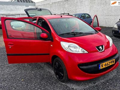 Occasion Peugeot 107 68 PK (50 kW) 2006 Rood (metallic) Hatchback