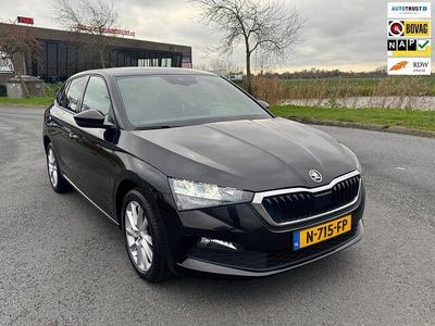 Zwart (metallic) Gebruikt 2021 Skoda Scala Business Line Hatchback | € 19.950 (Eerlijke prijs)