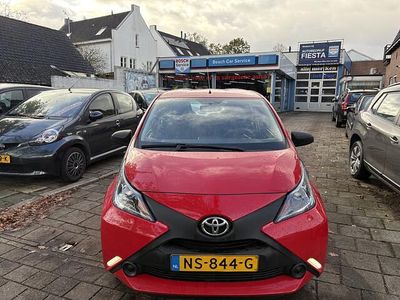 Rood Occasion 2017 Toyota Aygo Hatchback | € 6.250 (Eerlijke prijs)