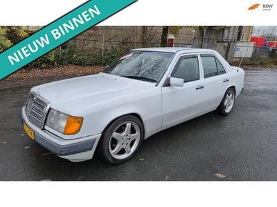 Wit Gebruikt 1990 Mercedes E230 Sedan | € 2.999