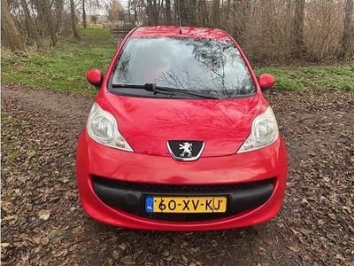 Rood Gebruikt 2007 Peugeot 107 Urban Move Hatchback | € 1.795 (Eerlijke prijs)