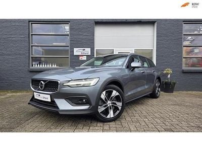 Grijs (metallic) Occasion 2021 Volvo V60 CC Pro Stationwagen | € 37.950 (Super prijs)