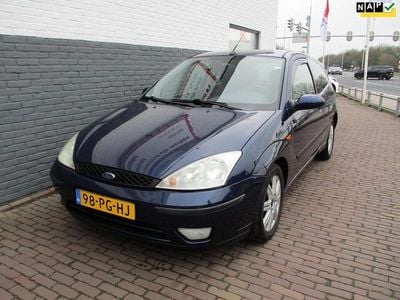 Blauw (metallic) Occasion 2004 Ford Focus Futura Hatchback | € 2.450 (Iets duurder)