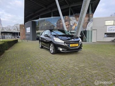 Zwart Gebruikt 2012 Peugeot 208 Active Hatchback | € 3.970 (Goede deal)