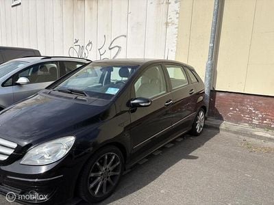 Mercedes B200