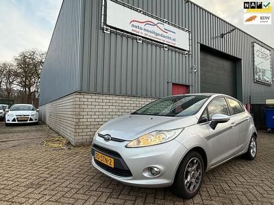Grijs (metallic) Gebruikt 2011 Ford Fiesta Titanium Hatchback | € 1.995 (Eerlijke prijs)