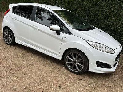 Wit Gebruikt 2017 Ford Fiesta ST-Line Hatchback | € 9.950 (Goede deal)