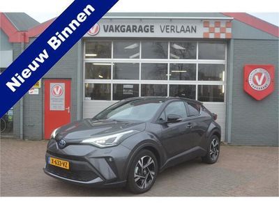 tweedehands Toyota C-HR 2.0 Hybrid Dynamic 184 pk 2 kleuren.