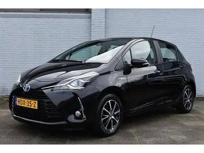 Zwart Occasion 2020 Toyota Yaris Hybrid Limited Hatchback | € 18.499 (Eerlijke prijs)