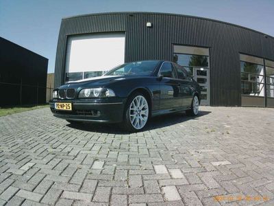 BMW 523