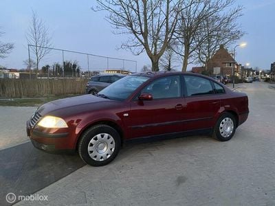 Occasion VW Passat Trendline 102 PK (75 kW) 2001 Rood Sedan