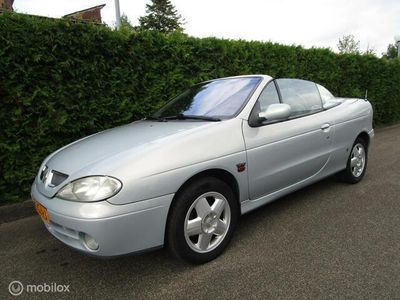 Grijs Gebruikt 2000 Renault Mégane Cabriolet Dynamique Cabriolet | € 3.950