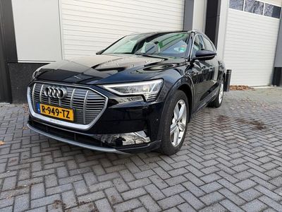 Zwart (metallic) Occasion 2022 Audi e-tron Advanced SUV | € 21.500