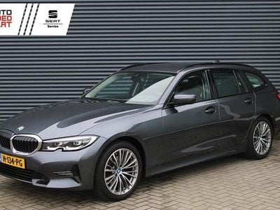 Grijs Gebruikt 2020 BMW 320 Executive Stationwagen | € 24.895 (Goede deal)