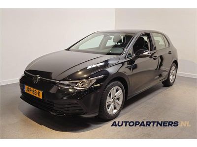 Zwart Gebruikt 2024 VW Golf VIII Business Hatchback | € 29.950 (Eerlijke prijs)