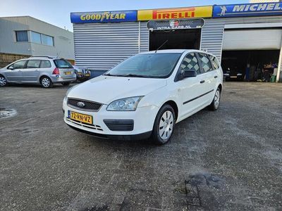 tweedehands Ford Focus Wagon 1.4-16V Ambiente Goed rijdende en ruime gezinsauto,Airco,Electr pakket,Apk 17-02-2024.