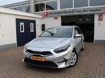 Grijs Gebruikt 2023 Kia Ceed Hatchback | € 19.950 (Goede deal)