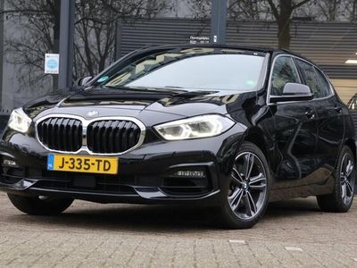 Zwart Gebruikt 2020 BMW 118 Executive Hatchback | € 20.345 (Eerlijke prijs)