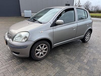 Occasion Toyota Yaris Terra 65 PK (47 kW) 2003 Grijs Hatchback