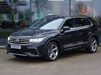 Zwart Occasion 2022 VW Tiguan R-line SUV | € 32.450 (Super prijs)