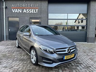 Grijs (metallic) Occasion 2015 Mercedes B180 Ambition MPV | € 14.900 (Eerlijke prijs)
