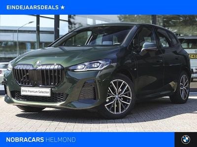 San remo grun (donker groen metallic) Gebruikt 2023 BMW 225 Active Tourer Comfort Edition MPV | € 36.950 (Eerlijke prijs)