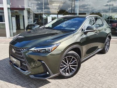 Groen (metallic) Occasion 2025 Lexus NX450h+ Luxury Line SUV | € 55.495 (Goede deal)