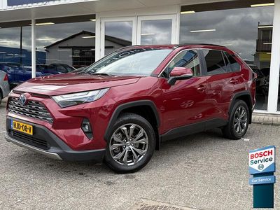 Rood Occasion 2023 Toyota RAV4 Hybrid Executive SUV | € 41.950 (Eerlijke prijs)