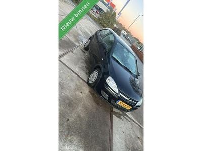 Zwart Gebruikt 2005 Opel Corsa Hatchback | € 950 (Eerlijke prijs)