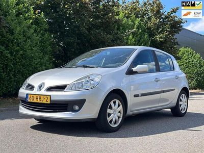 Grijs Gebruikt 2009 Renault Clio II Dynamique Hatchback | € 4.950 (Duur)