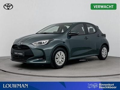 Groen metallic Nieuw 2025 Toyota Yaris Comfort Hatchback | € 25.639 (Super prijs)