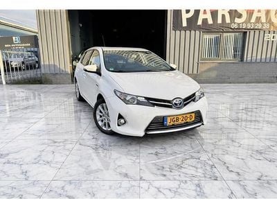 Wit Occasion 2015 Toyota Auris Executive Hatchback | € 10.999 (Super prijs)