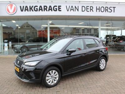 tweedehands Seat Arona 1.0-95pk TSI 'Style'. Handige hoogzitter, van vele gemakken voorzien ! Airco, navigatie, telefoonvoorb., cruise cntrl, camera, parkeersensoren v+a parkeerassistent, LM wielen, lane assist etc.