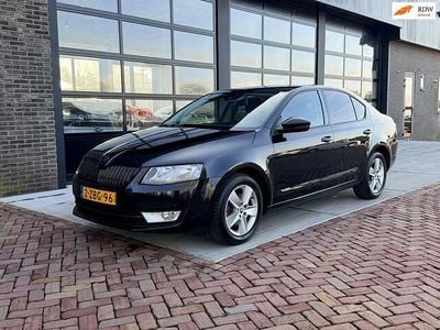 Zwart Occasion 2014 Skoda Octavia Active Stationwagen | € 7.975 (Iets duurder)