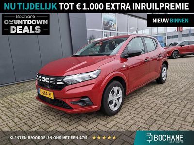 Rood Gebruikt 2023 Dacia Sandero Essentiel Hatchback | € 16.645 (Eerlijke prijs)