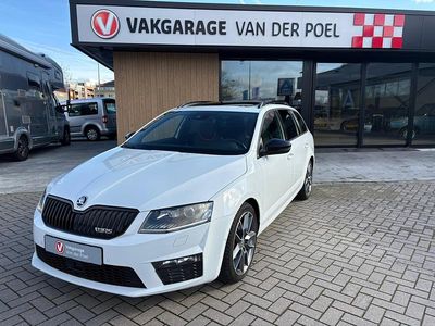 Wit (metallic) Occasion 2016 Skoda Octavia RS Stationwagen | € 14.950 (Eerlijke prijs)