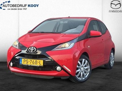 Occasion Toyota Aygo X-play 69 PK (50 kW) 2017 Rood Hatchback