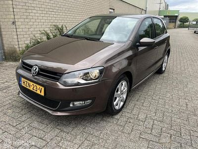 Bruin Gebruikt 2013 VW Polo Highline Hatchback | € 8.995 (Goede deal)