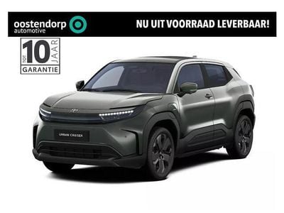 Nieuw Toyota Urban Cruiser Executive 127 kW (174 PK) 2025 Metallic  wa1  land breeze green groen SUV