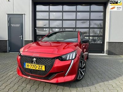 Rood, metallic lak Gebruikt 2020 Peugeot 208 GT-line Hatchback | € 14.950 (Eerlijke prijs)