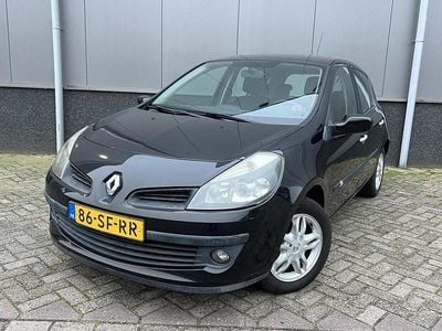 Zwart Gebruikt 2005 Renault Clio II Hatchback | € 1.995 (Eerlijke prijs)