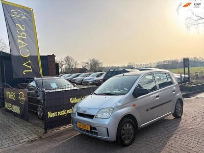 Occasion Daihatsu Cuore 59 PK (43 kW) 2003 Grijs Hatchback