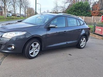 Grijs Gebruikt 2010 Renault Mégane GrandTour Dynamique Stationwagen | € 2.450 (Eerlijke prijs)