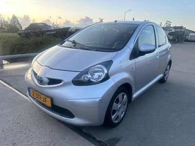 tweedehands Toyota Aygo 1.0-12V + automaat 5 deurs lage kilometers zeer nette staat