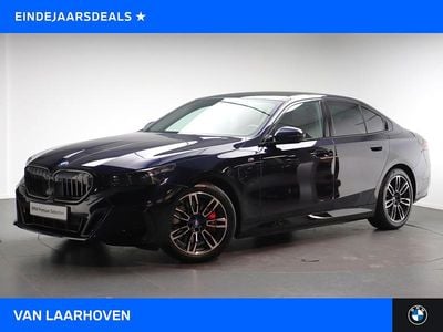 Zwart Gebruikt 2025 BMW 550e M Sport Sedan | € 85.950 (Eerlijke prijs)