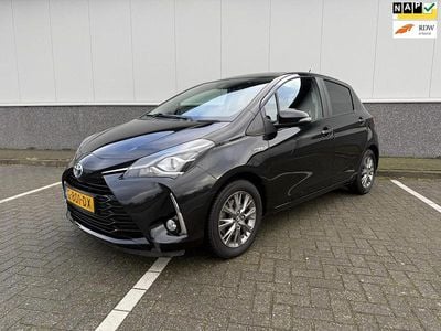 Zwart Occasion 2019 Toyota Yaris Hybrid Hatchback | € 15.950 (Goede deal)